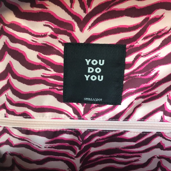 Stella and Dot animal print backpack in EUC🍀 - Picture 4 of 10